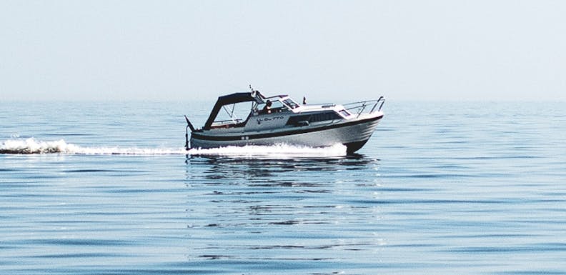white-boat-on-sea-1106412-1-2